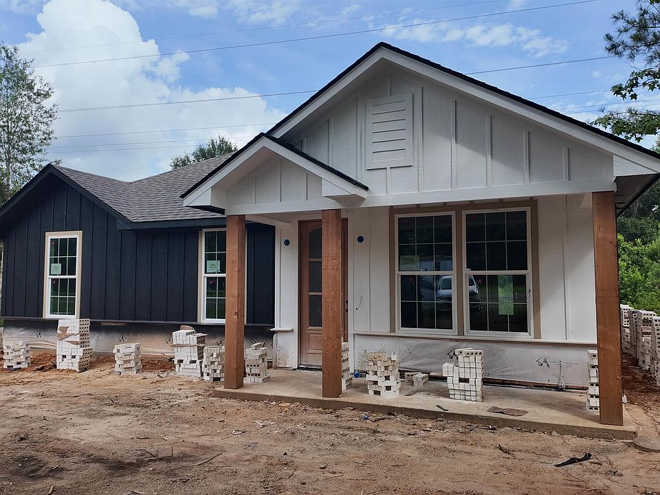 1st image of 620 S Railroad St