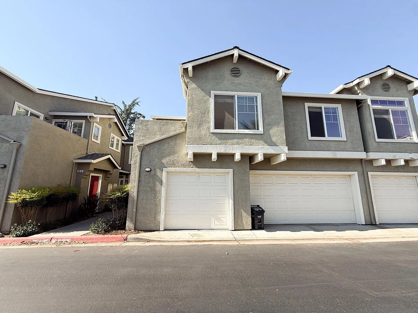 Well Maintained Two Bedroom Upper Unit Townhome in Copper Hill Community. — Photo 1