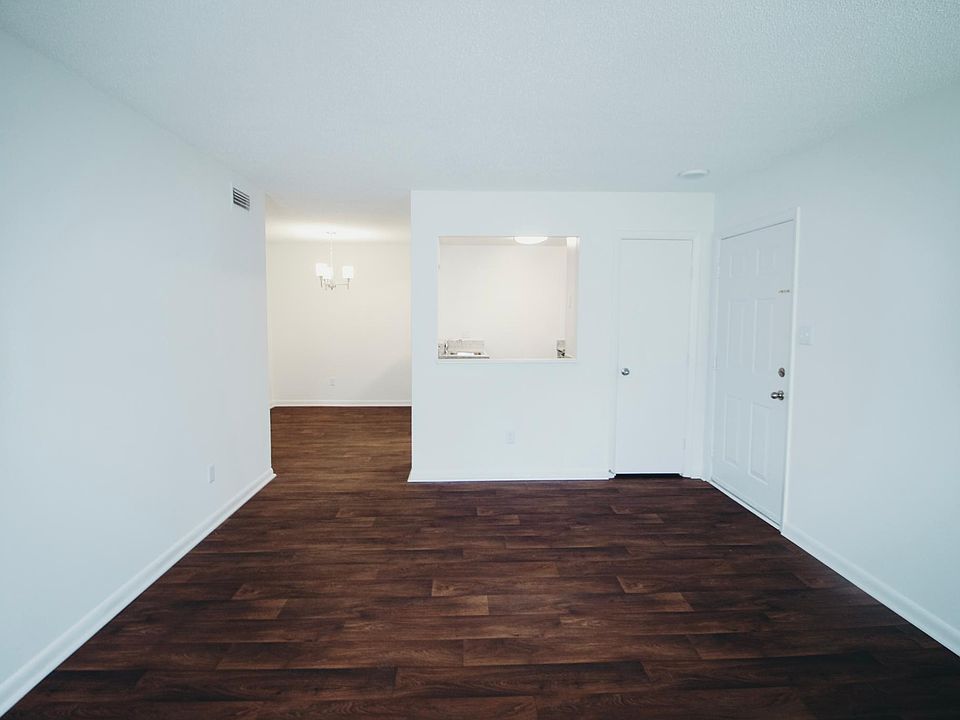 1st image of 404 Oak Lake Way APT A
