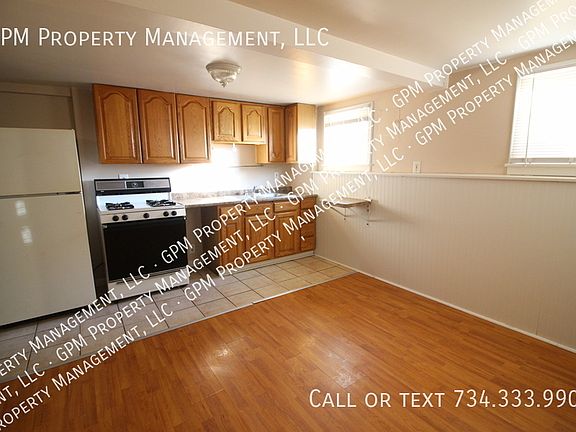 2nd image of 2557 4th St #3