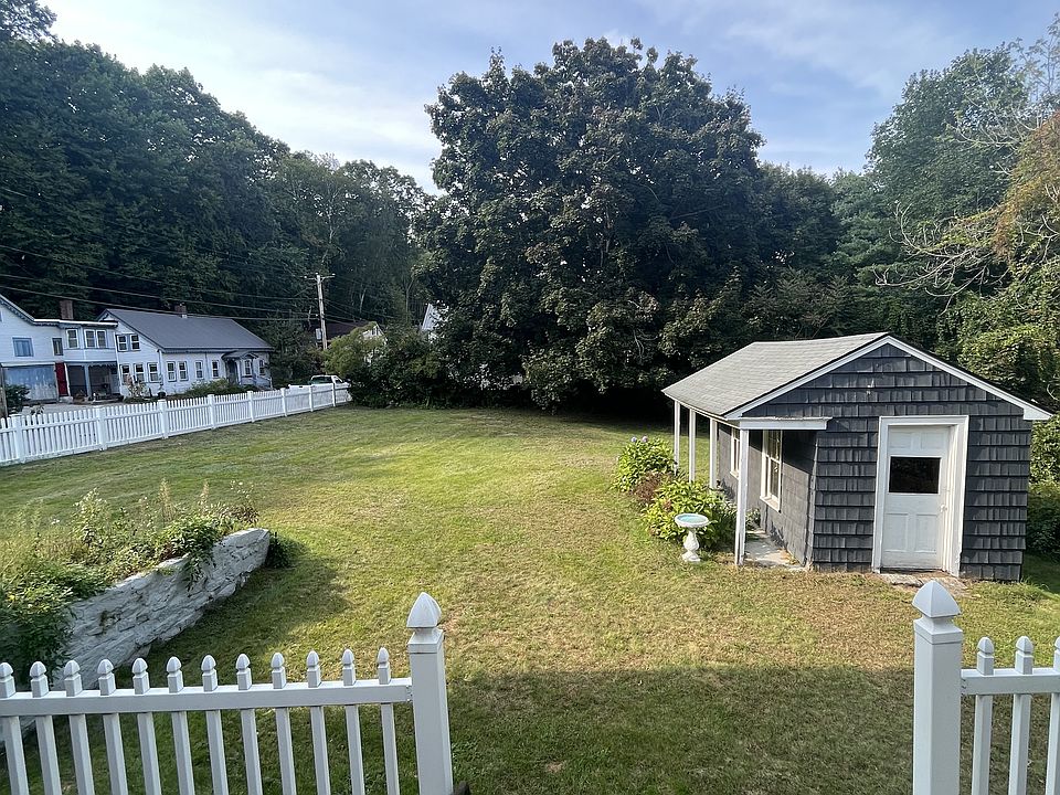Back patio and yard.