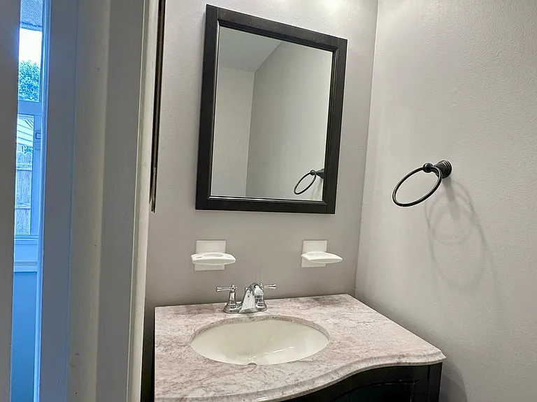 227 Creekwood Dr — Photo 8