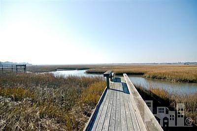 3rd image of 277 Beach Road N