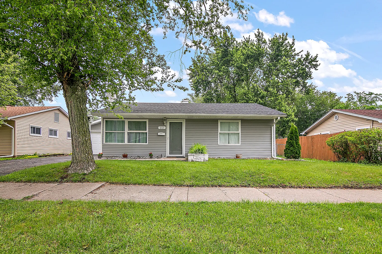 313 Dorsetshire Dr photo 1