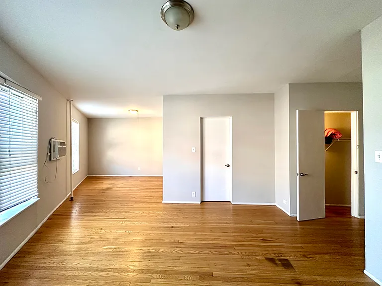 2858 N Clark St #2 — Photo 18