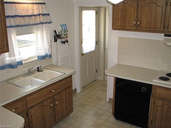 2nd image of 847 Bayridge Blvd