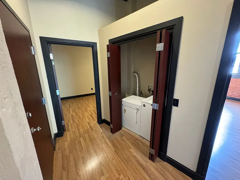 431 W Walnut St #B — Photo 15