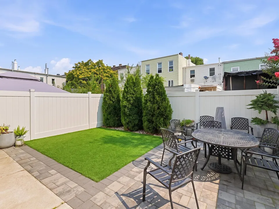 290 Griffith St #1