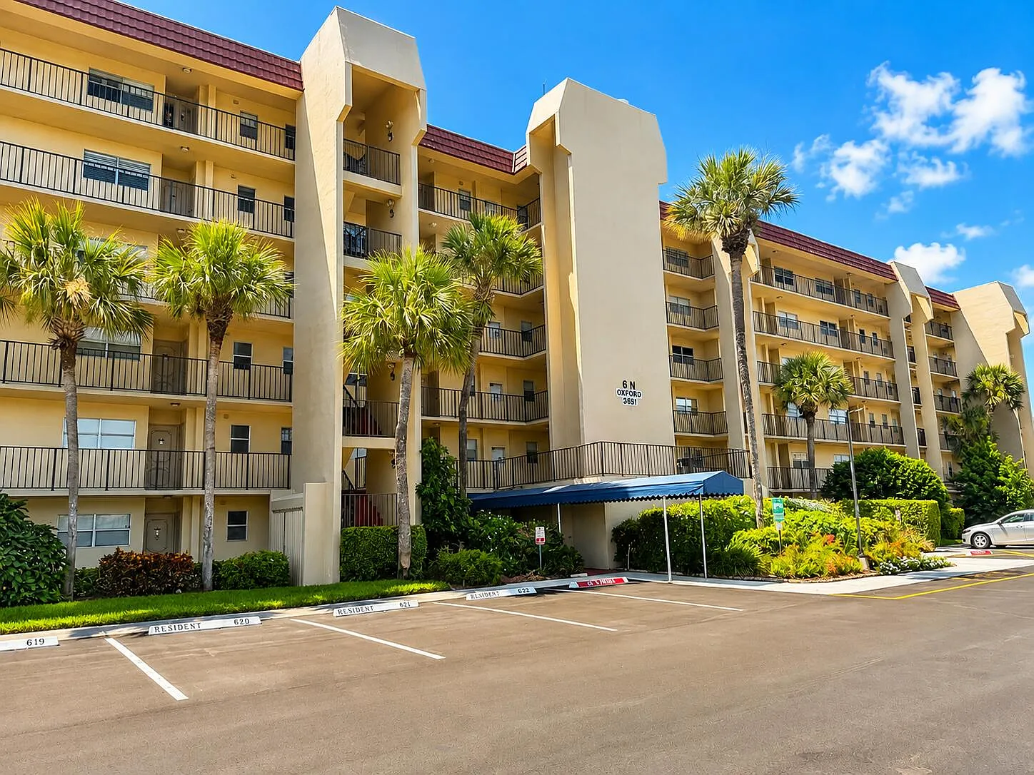 1 bed, 1.5 bath, 969 sqft, $1,950 — Photo 2