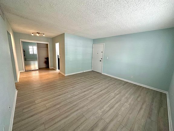 3rd image of 2210 NE 56th Place #101