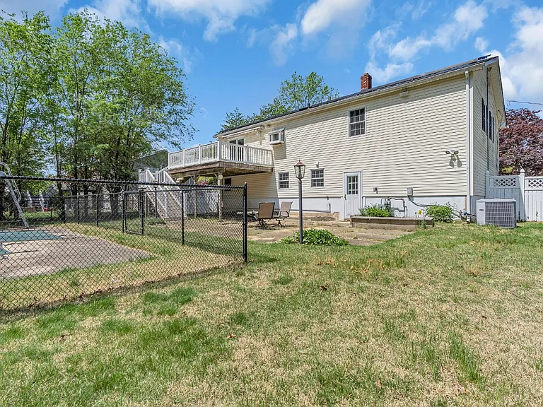 12 Windsor Rd — Photo 21