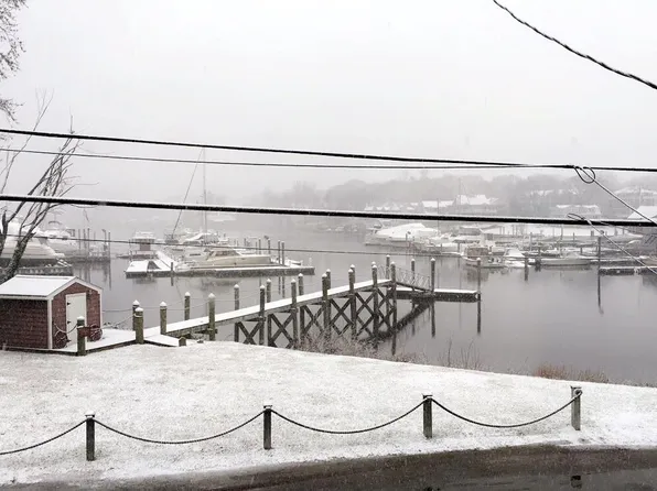 97 Sheldon St, Cranston, RI 02905