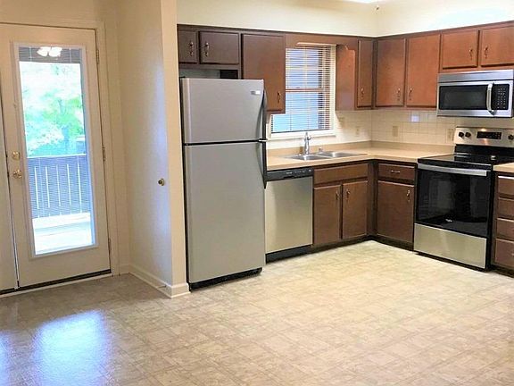 5th image of 110 Cypress Dr