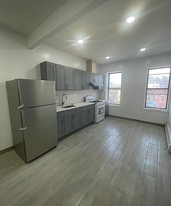 1st image of 4016 14th Ave #4C