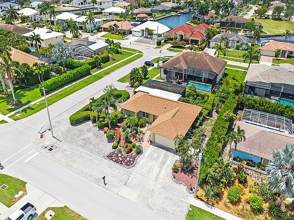 3rd image of 1485 Honeysuckle Ave