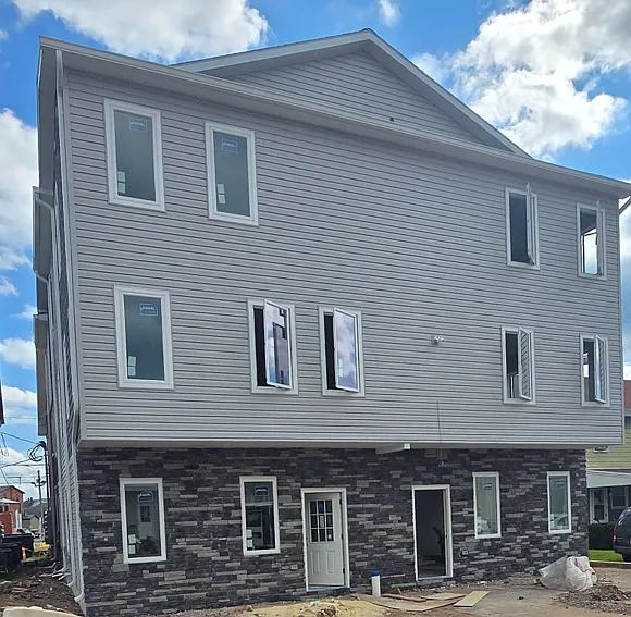 2 bed, 900 sqft, $1,820 — Photo 1