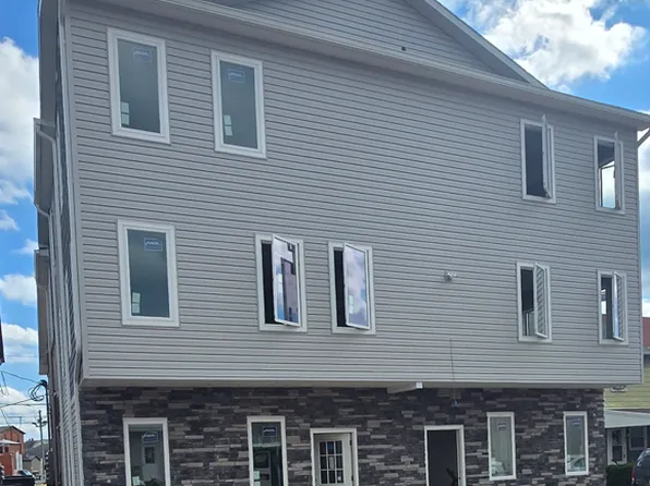 20 Front St APT 2, Quakertown, PA 18951