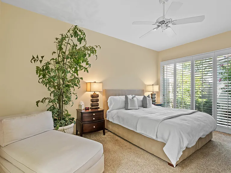 461 Desert Holly Dr — Photo 10
