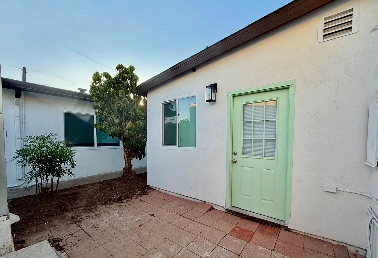 Studio, 300 sqft, $1,650 — Photo 1