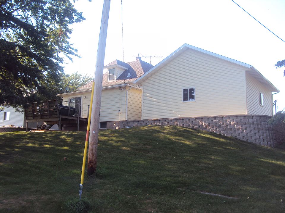 2nd image of 1020 Frontier Rd SE