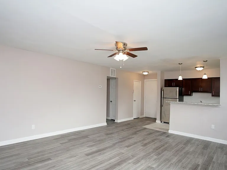 Wildwood Gardens Apartments — Photo 10