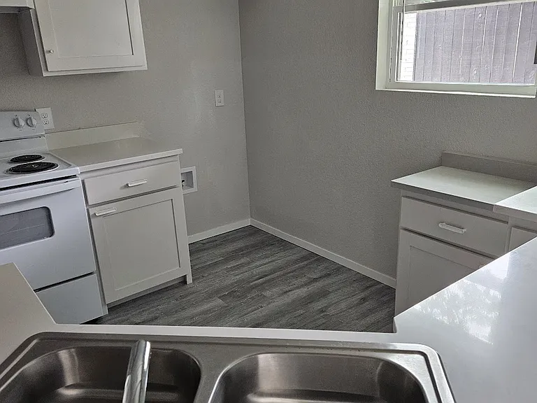 221 San Angelo St #A — Photo 10