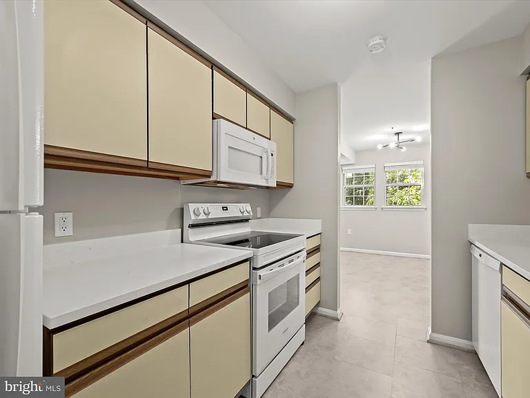 8375 Montgomery Run Rd #F — Photo 21