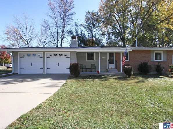 1440 Carlos Dr, Lincoln, NE 68505