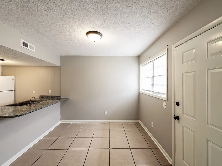 200 Plaza Dr #6 — Photo 12