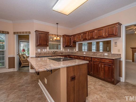 4th image of 400 Giverny Pl