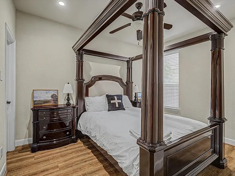 102 N Victoriana Cir — Photo 32