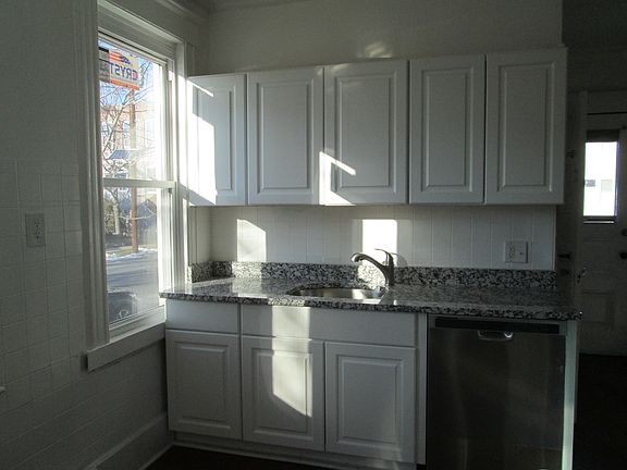 3rd image of 39 Claremont Ave #1