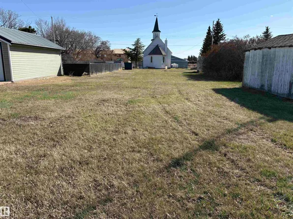 4915 50th Ave, Holden, AB T0B 2C0