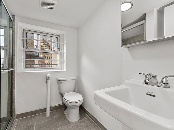 5th image of 369 W 36th St #4E