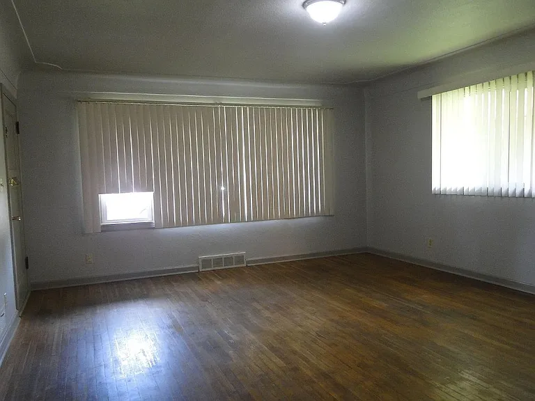 175 N Stinson St — Photo 9