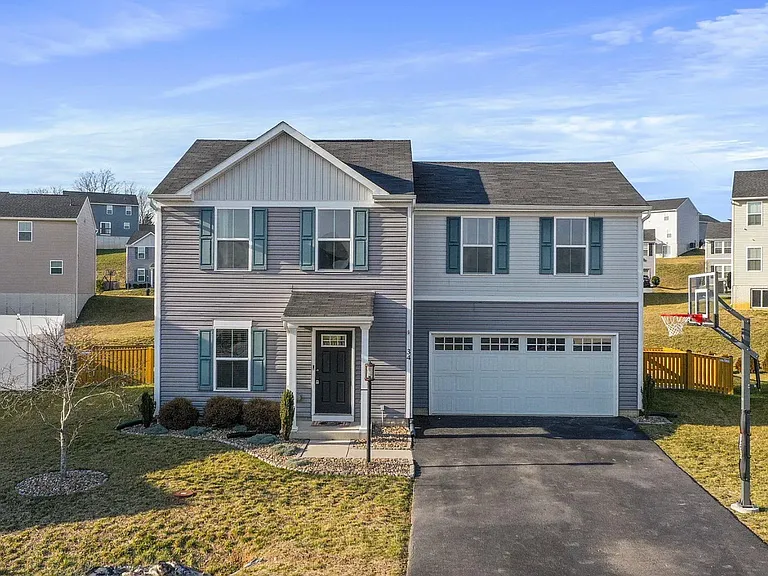34 Chatham Cir — Photo 1