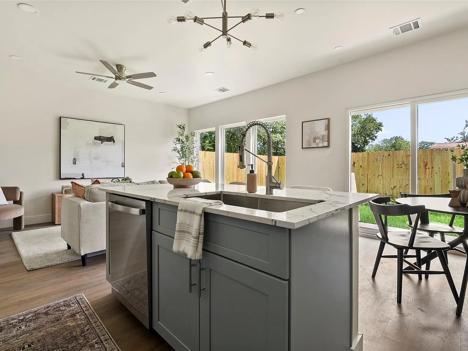 3 bed, 2.5 bath, 1538 sqft, $2,900 — Photo 3