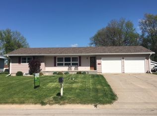 848 S 5th Ave, Broken Bow, NE 68822