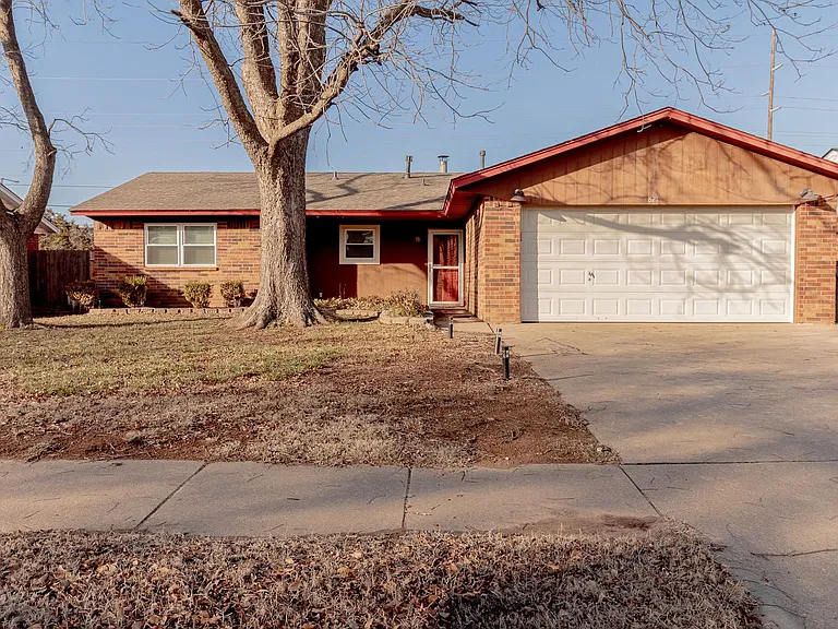 821 Peregrine Dr — Photo 1