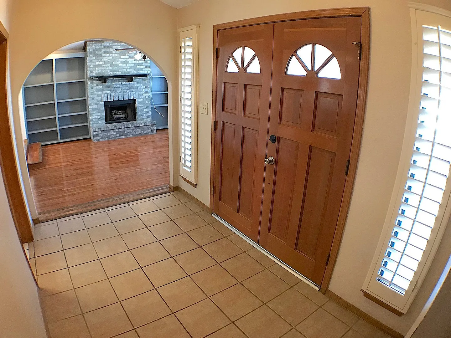 East El Paso Refrig A/C 3bed/2bath with Pool! — Photo 2