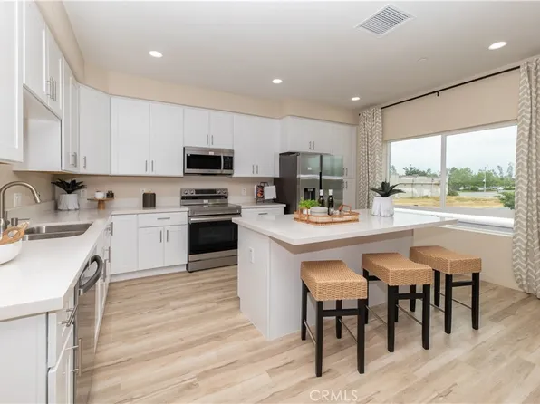 14401 Maraschino Ave, Fontana, CA 92335