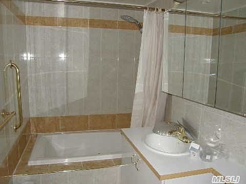 5th image of 6545 Cromwell Cres