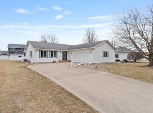 3125 Castlebury Pl, Galesburg, IL 61401