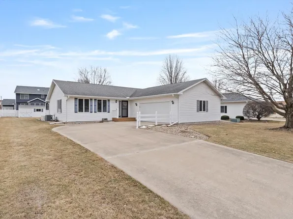 3125 Castlebury Pl, Galesburg, IL 61401