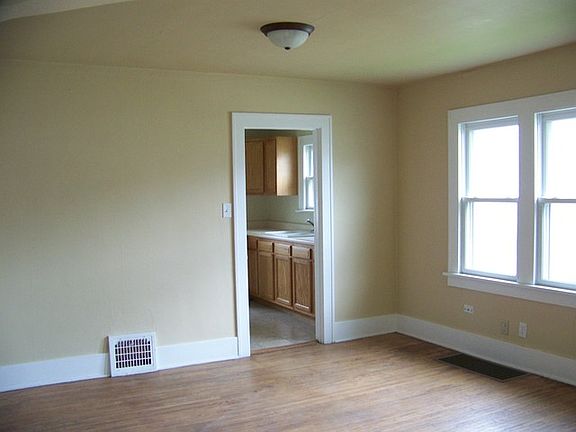 5th image of 815 E 1st Ave