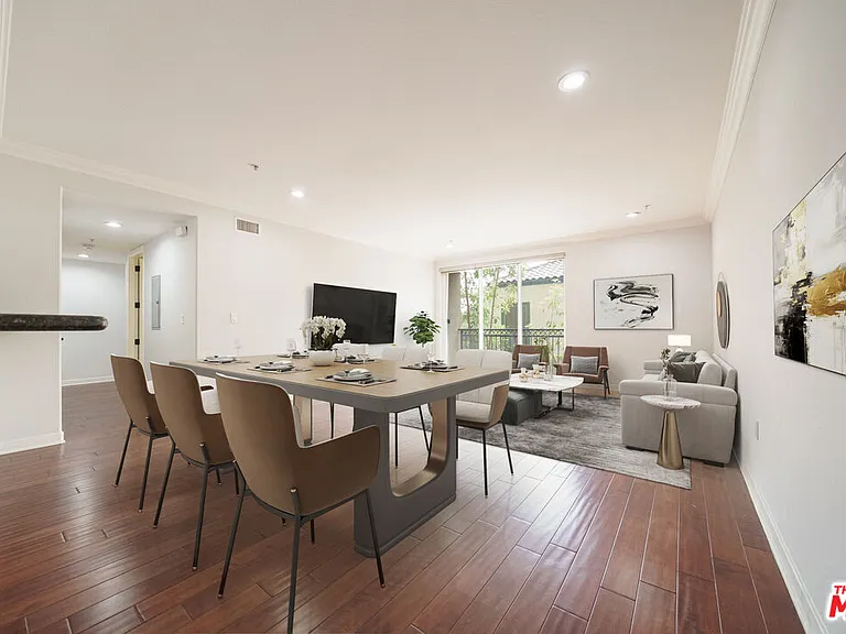 1401 S Saint Andrews Pl #201 — Photo 6