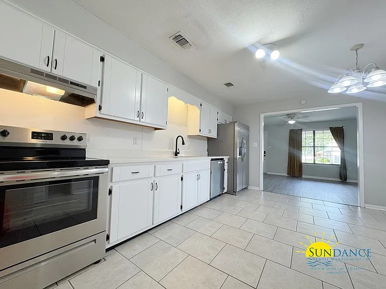 310 Evergreen Dr — Photo 3
