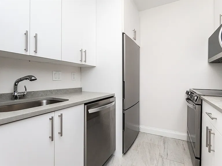 209 W Newton St #3 — Photo 4