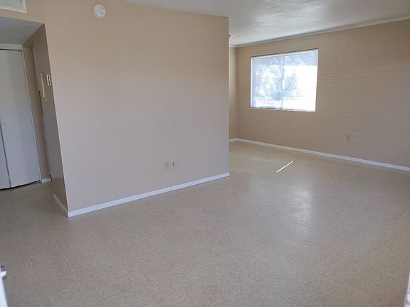 4th image of 1067 N 8th Pl #D