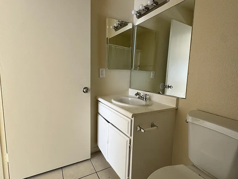 13750 Vanowen St #3 — Photo 3